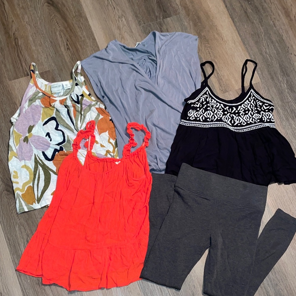 Size Small bundle, 4 shirts, 1 Lou & Gray (Loft Ann Taylor) Gray Knit Leggings